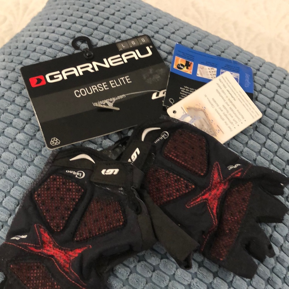Men's Garneau Black and Red Cycling Gloves